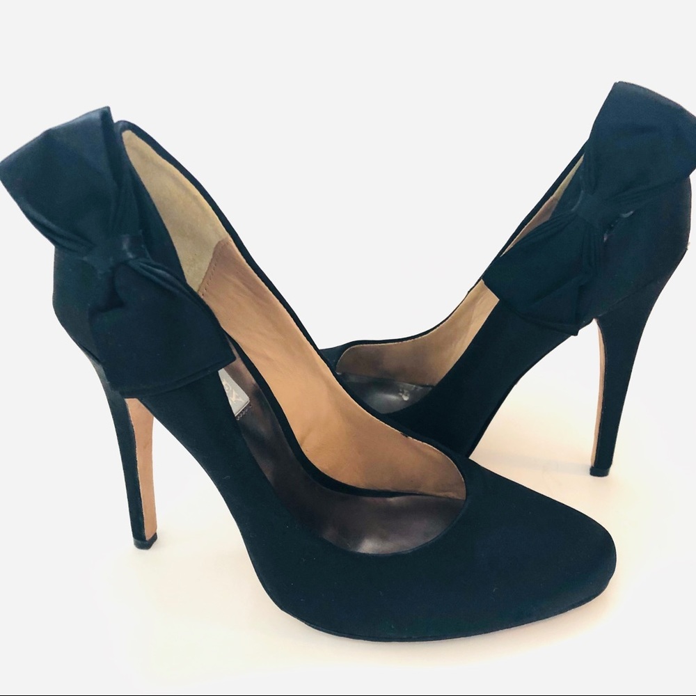 Badgley Mischka Women’s Satin Side Bow Pump